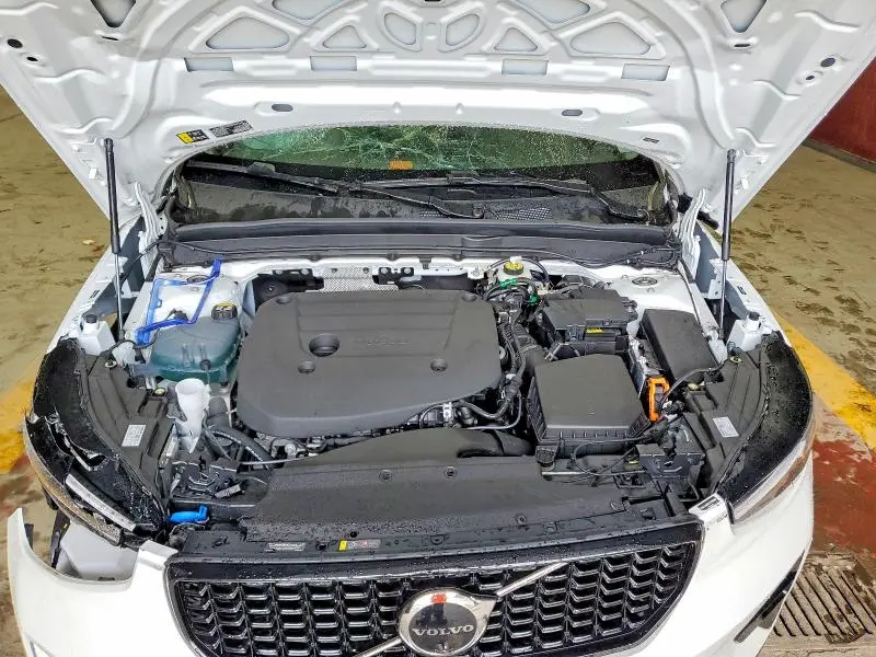 2026 VOLVO XC40 PLUS  