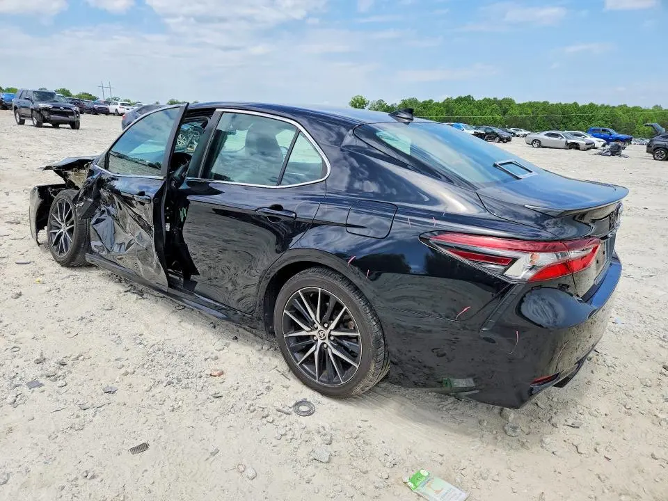 2022 TOYOTA CAMRY SE  