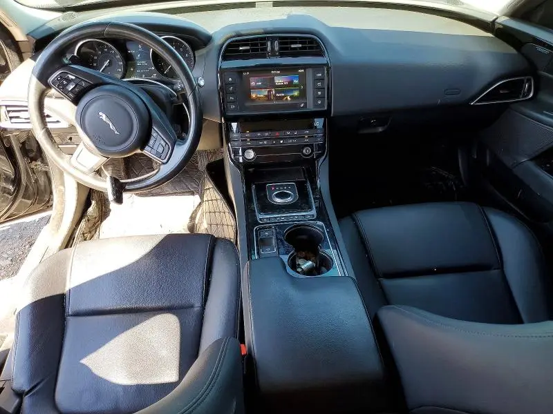 2017 JAGUAR XE PREMIUM  