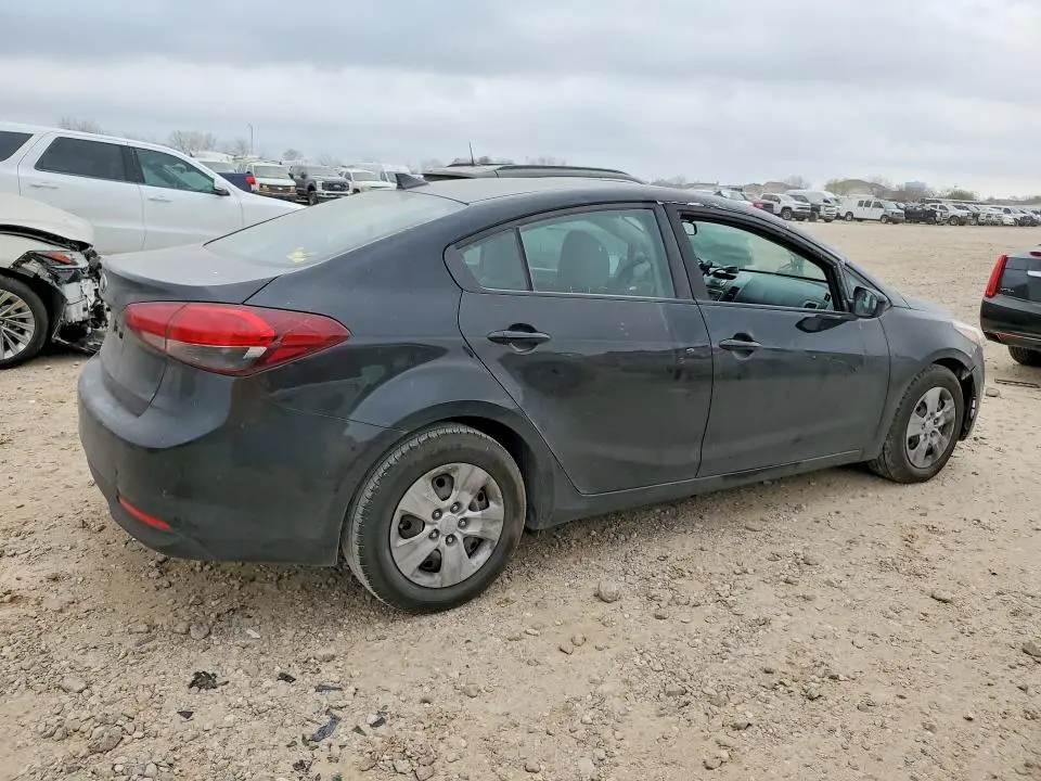 2017 KIA FORTE LX  