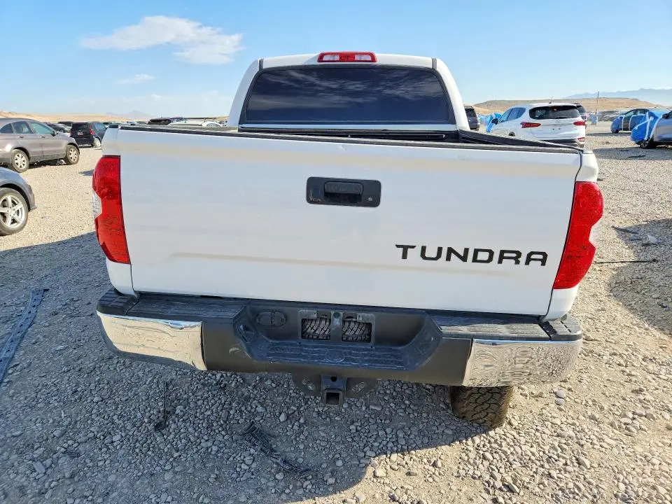 2018 TOYOTA TUNDRA CREWMAX SR5  