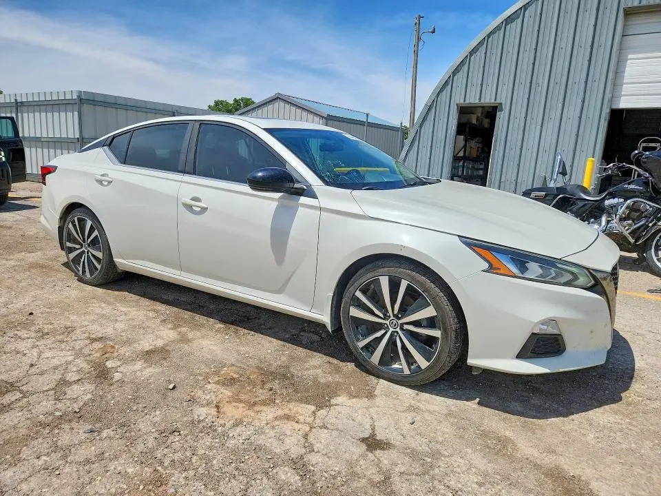 2019 NISSAN ALTIMA SR  