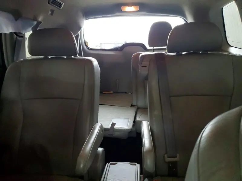 2011 TOYOTA HIGHLANDER SE  