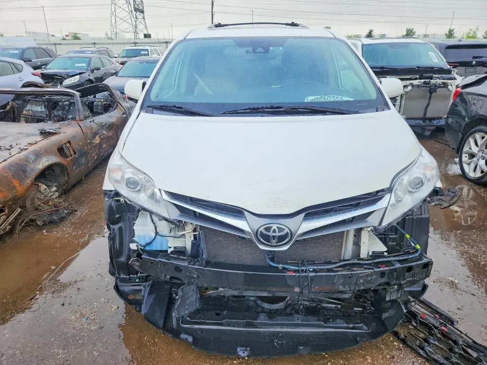 2019 TOYOTA SIENNA XLE 8-PASSENGER  