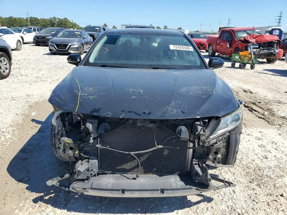 2019 TOYOTA CAMRY SE  