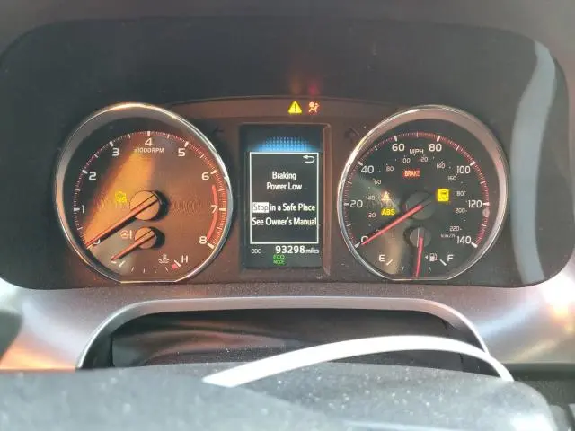 2018 TOYOTA RAV4 SE  