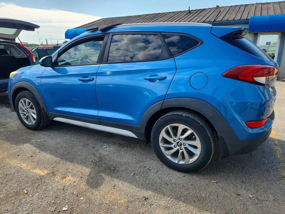 2017 HYUNDAI TUCSON SE  