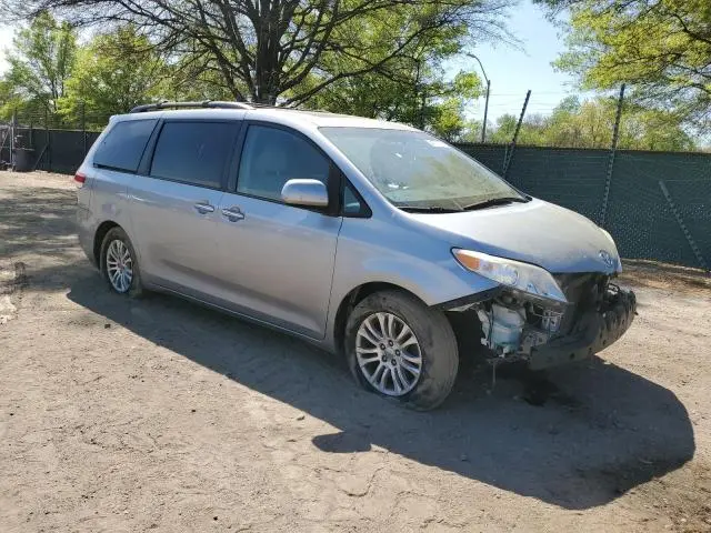 2011 TOYOTA SIENNA XLE  