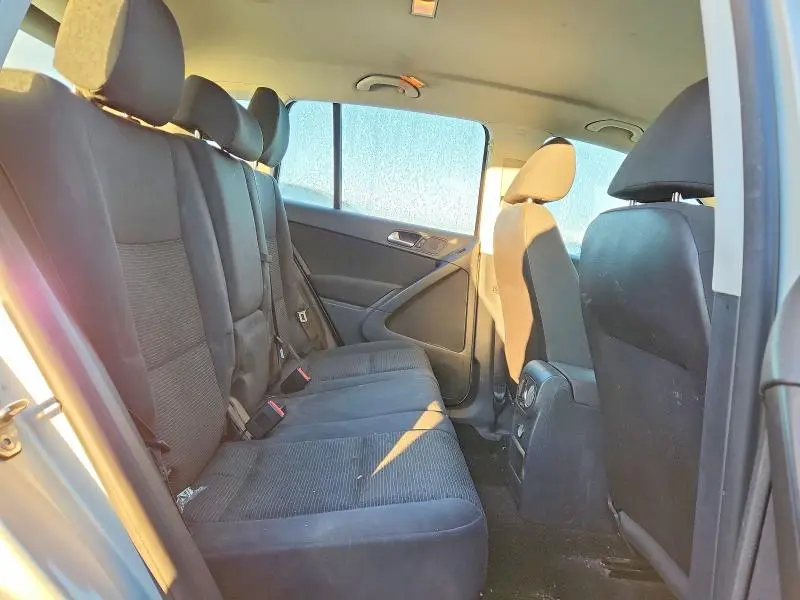 2013 VOLKSWAGEN TIGUAN S  
