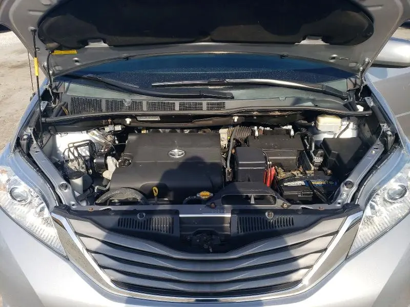 2013 TOYOTA SIENNA XLE 8-PASSENGER  