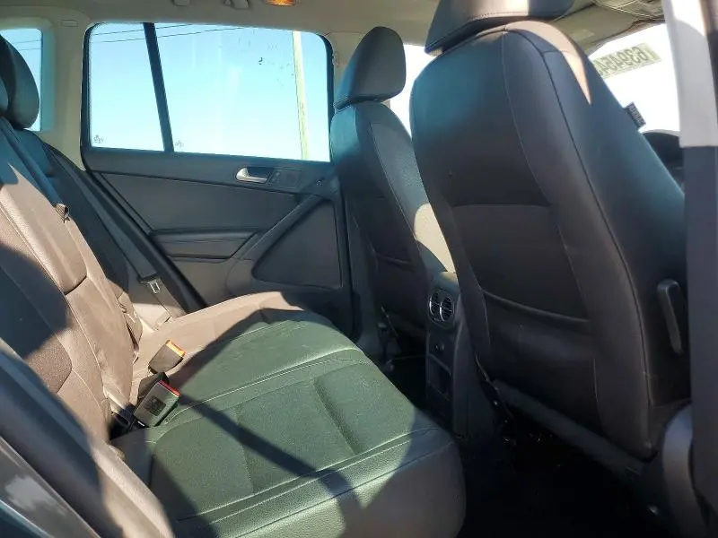 2015 VOLKSWAGEN TIGUAN S  