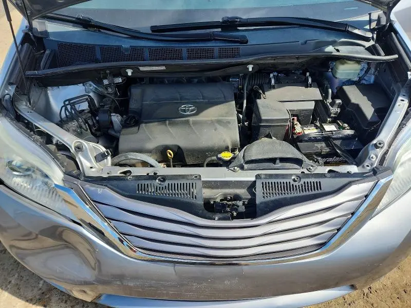 2016 TOYOTA SIENNA XLE 8-PASSENGER  