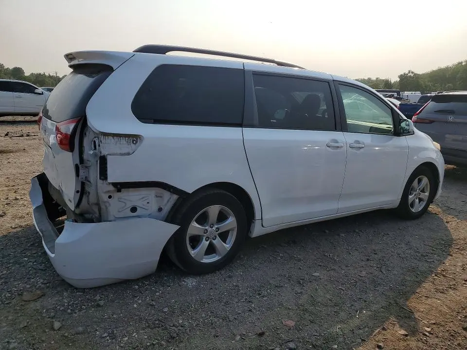 2016 TOYOTA SIENNA LE  