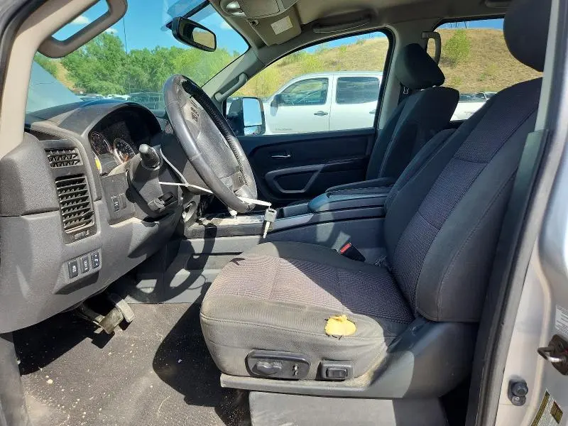 2015 NISSAN TITAN SV  