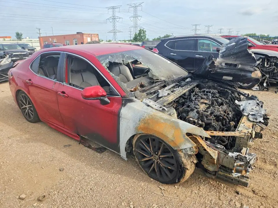 2021 TOYOTA CAMRY SE  