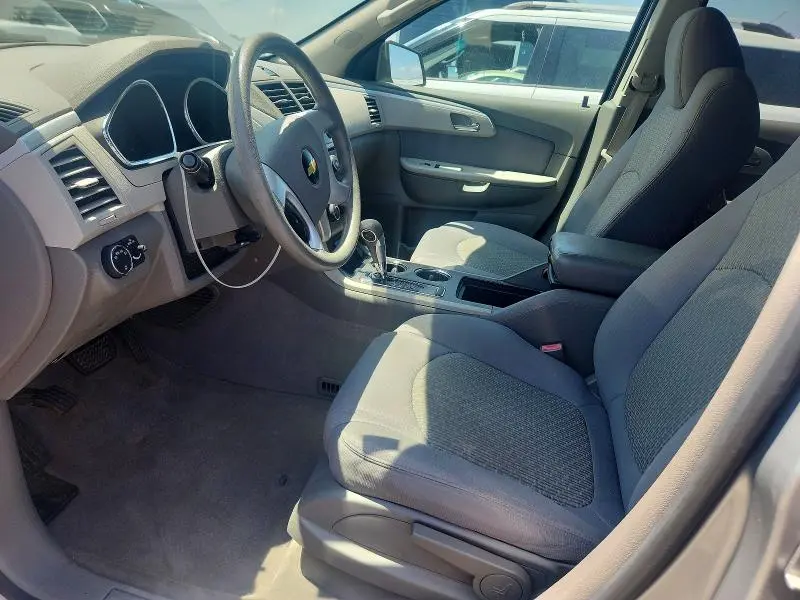 2010 CHEVROLET TRAVERSE LS  