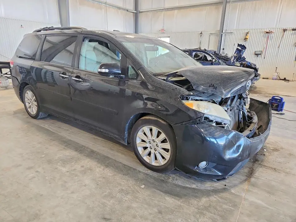 2013 TOYOTA SIENNA LIMITED 7-PASSENGER  