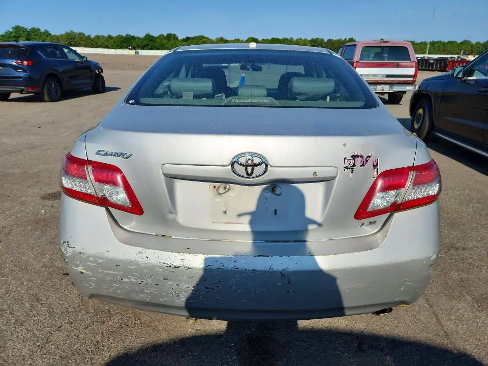 2011 TOYOTA CAMRY LE  