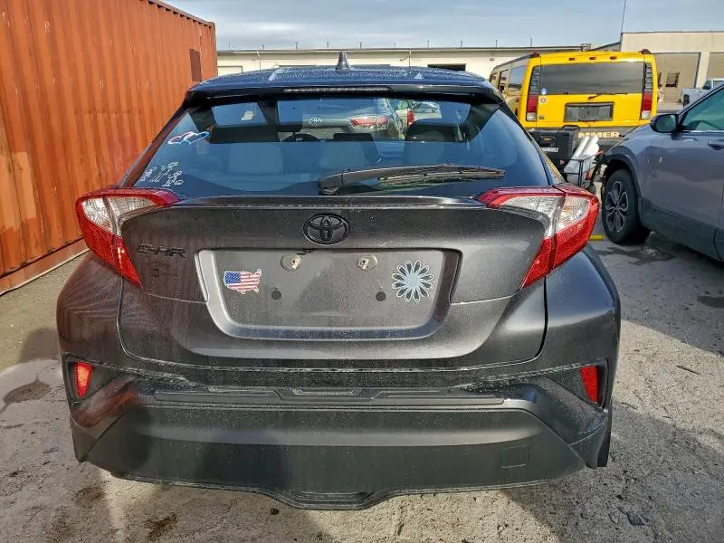 2022 TOYOTA C-HR XLE  