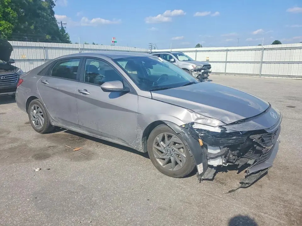 2024 HYUNDAI ELANTRA SEL  