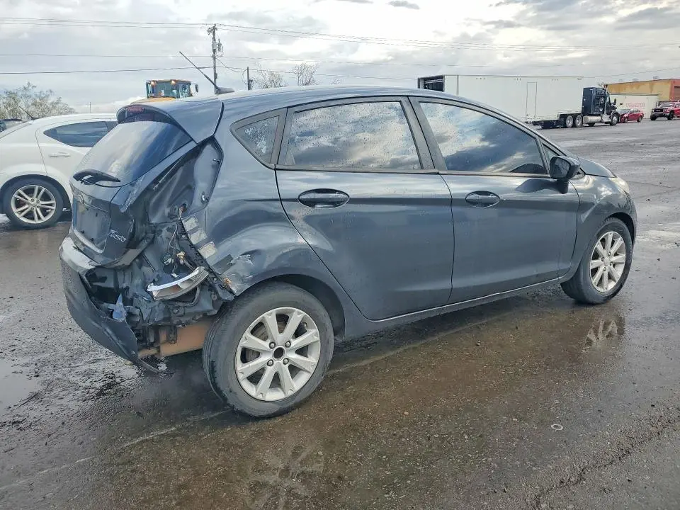 2011 FORD FIESTA SE  