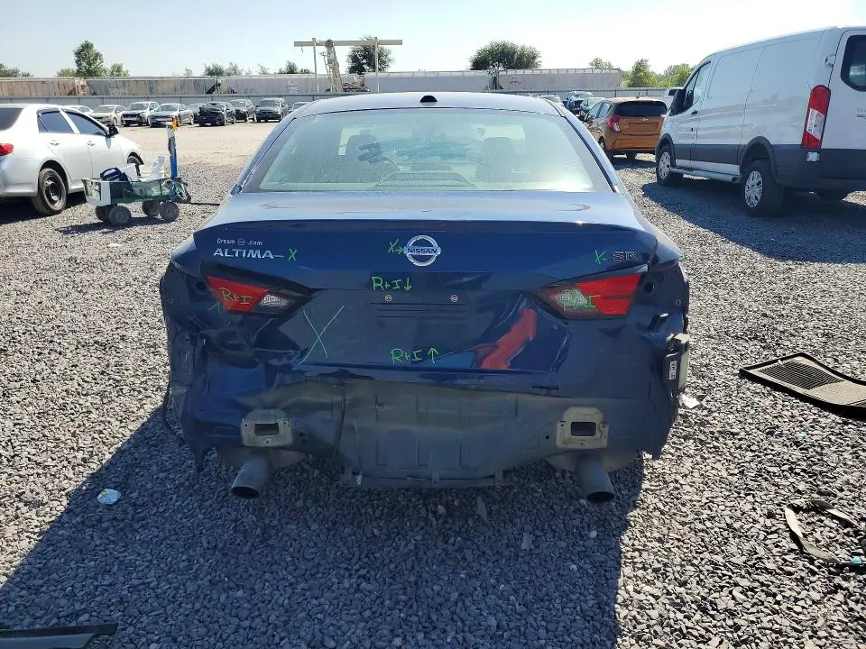 2022 NISSAN ALTIMA SR  