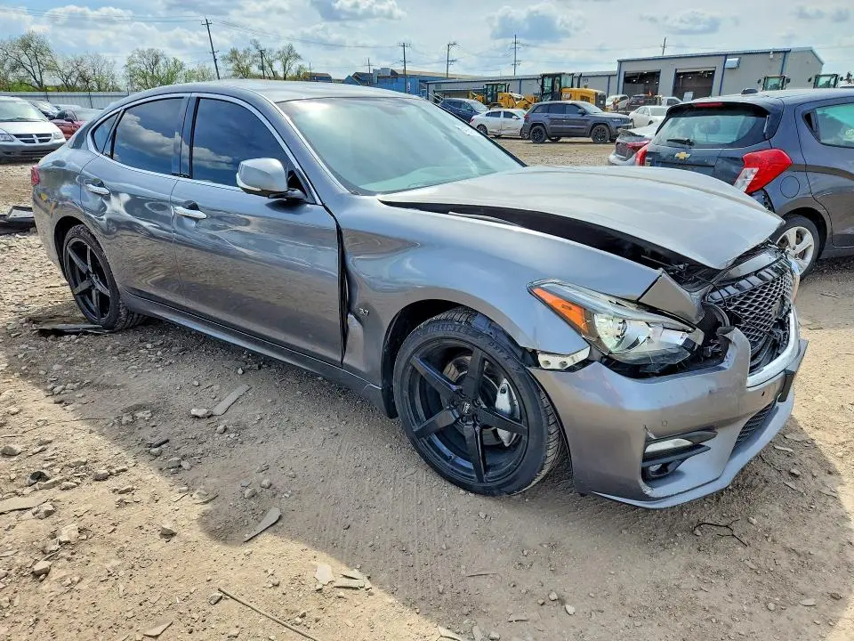 2016 INFINITI Q70 3.7  