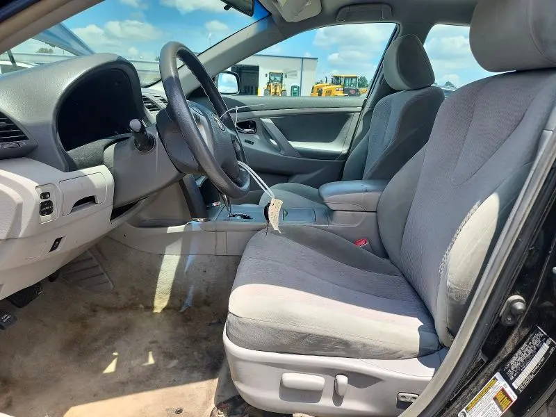 2010 TOYOTA CAMRY LE  