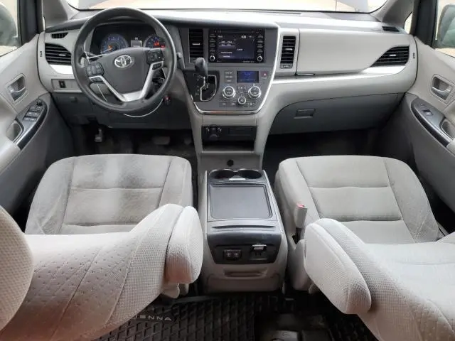2018 TOYOTA SIENNA LE  