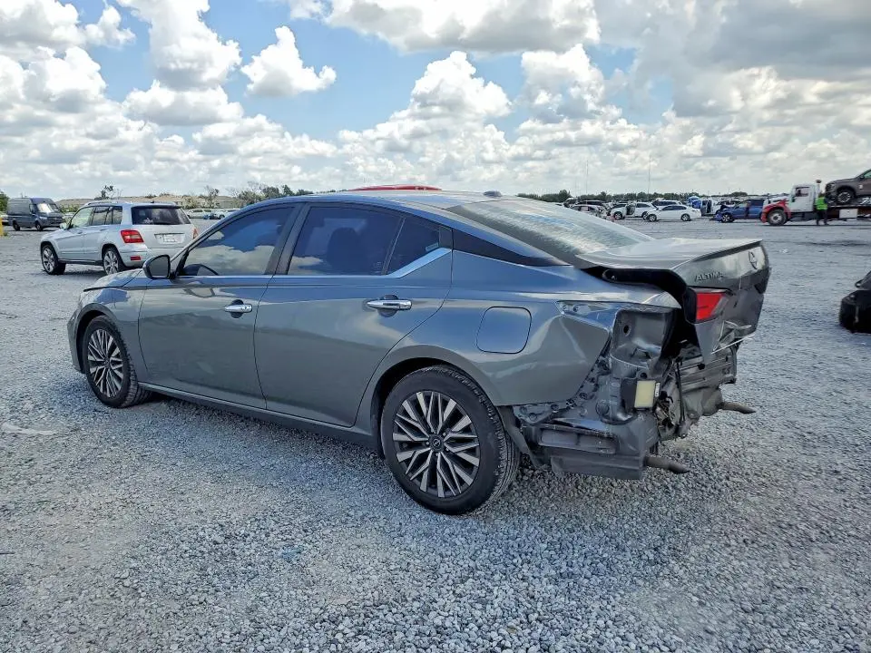 2023 NISSAN ALTIMA SV  