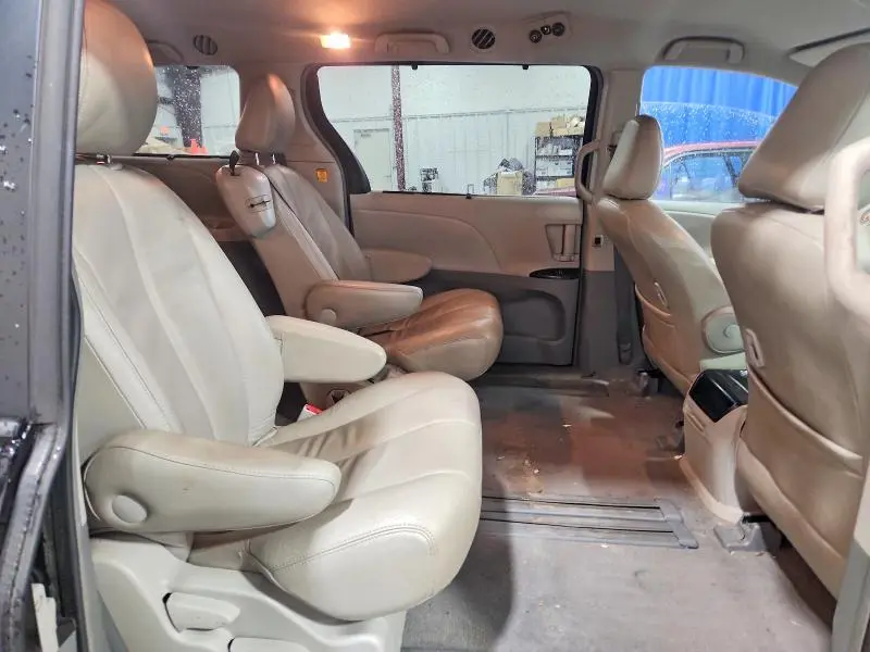 2011 TOYOTA SIENNA LE  