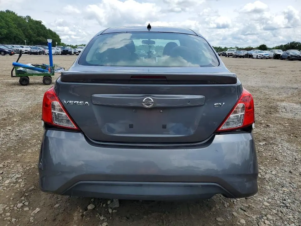 2018 NISSAN VERSA SV  