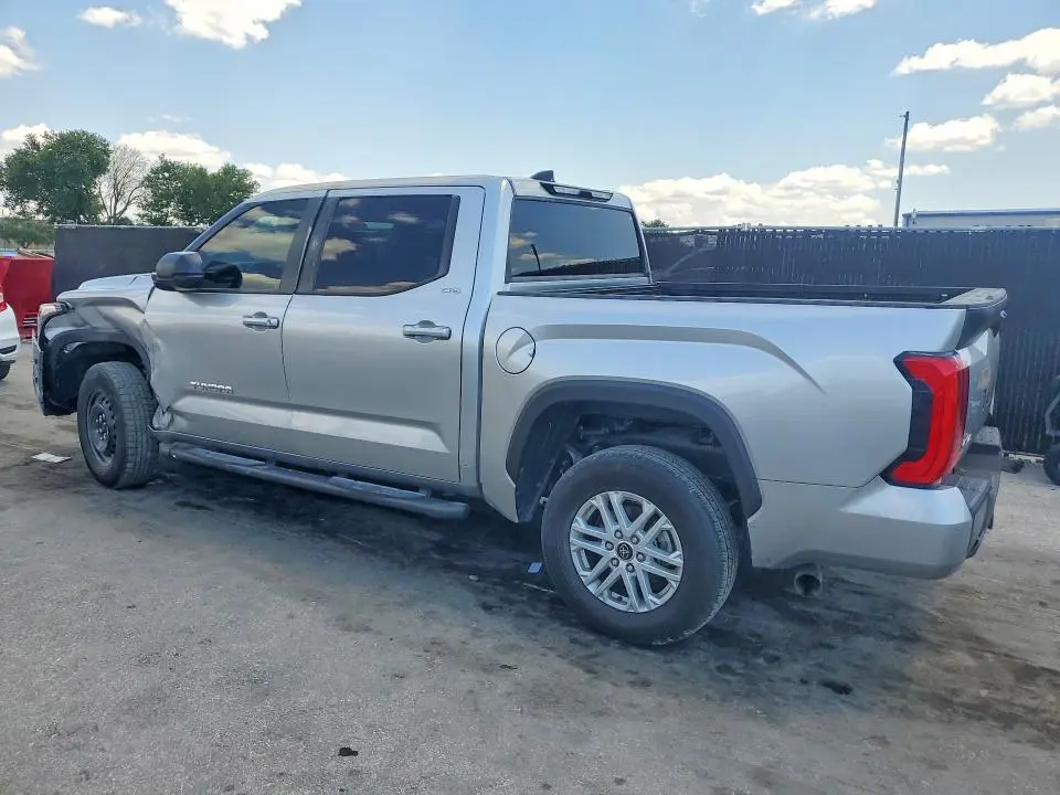2024 TOYOTA TUNDRA SR5  