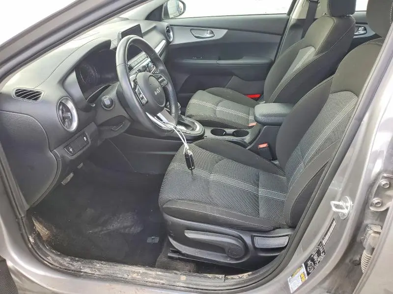 2023 KIA FORTE LX  