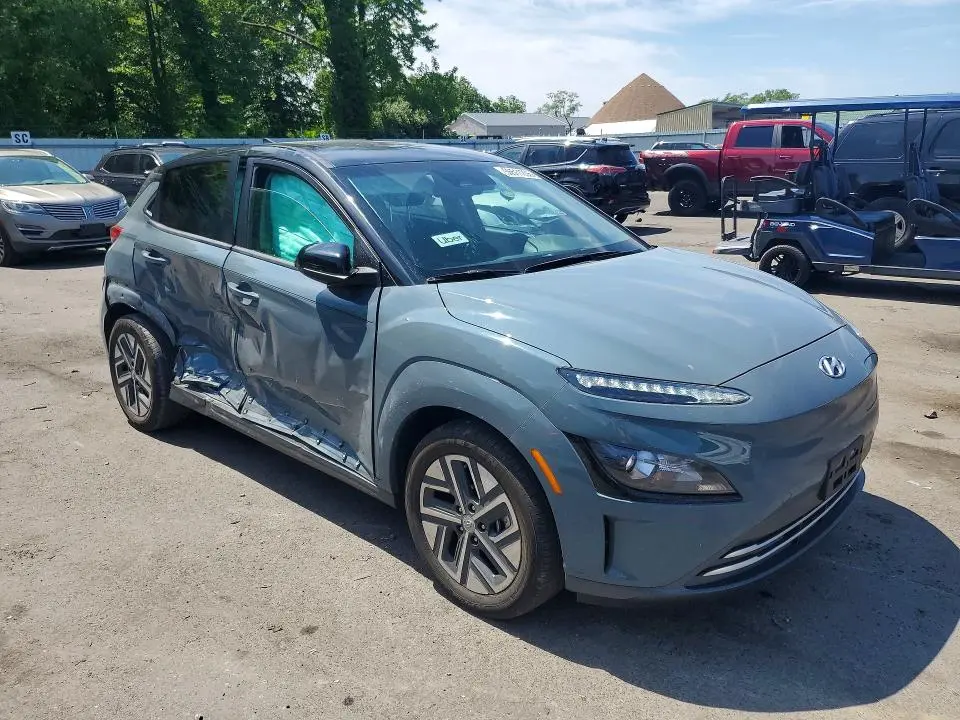 2023 HYUNDAI KONA SE  