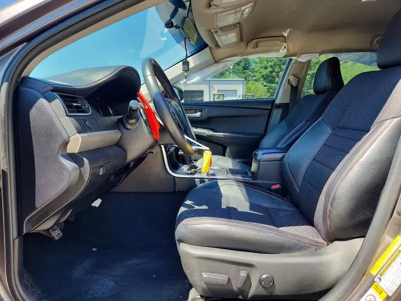 2017 TOYOTA CAMRY SE  