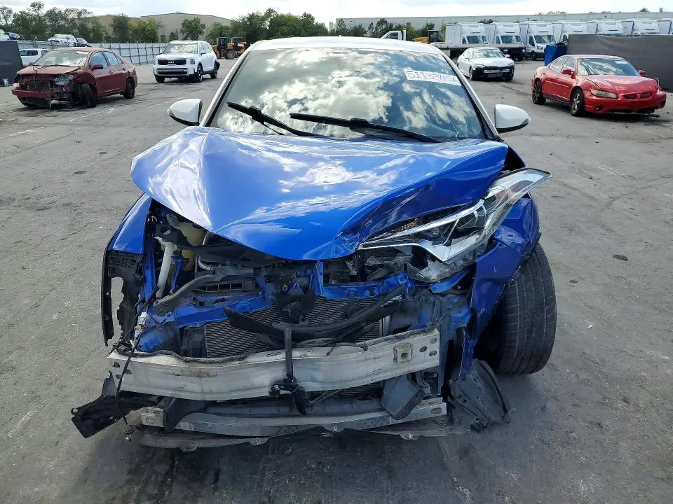 2018 TOYOTA C-HR XLE  