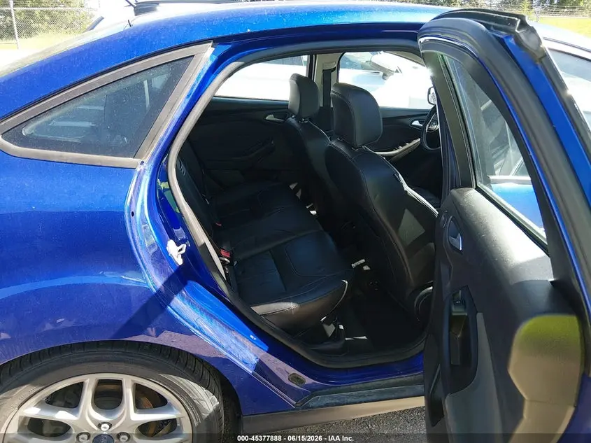 2015 FORD FOCUS SE