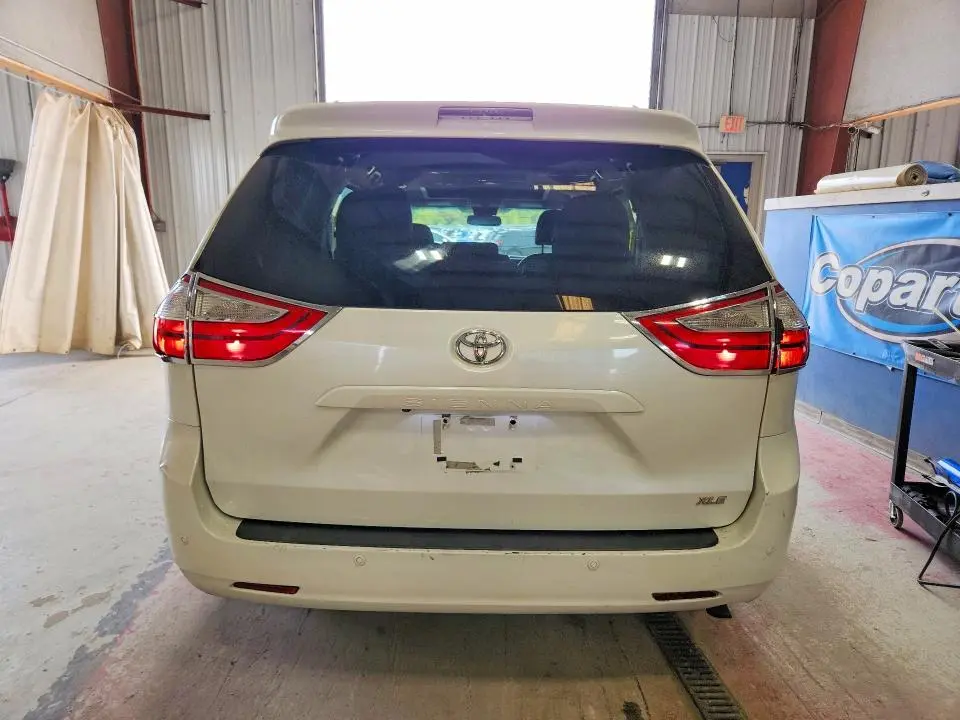 2015 TOYOTA SIENNA XLE 8-PASSENGER  