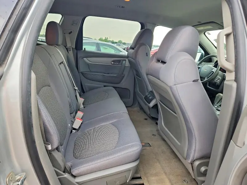 2013 CHEVROLET TRAVERSE LS  