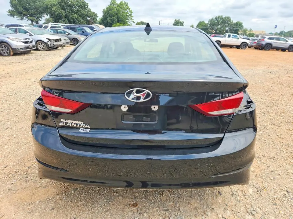 2018 HYUNDAI ELANTRA SE  