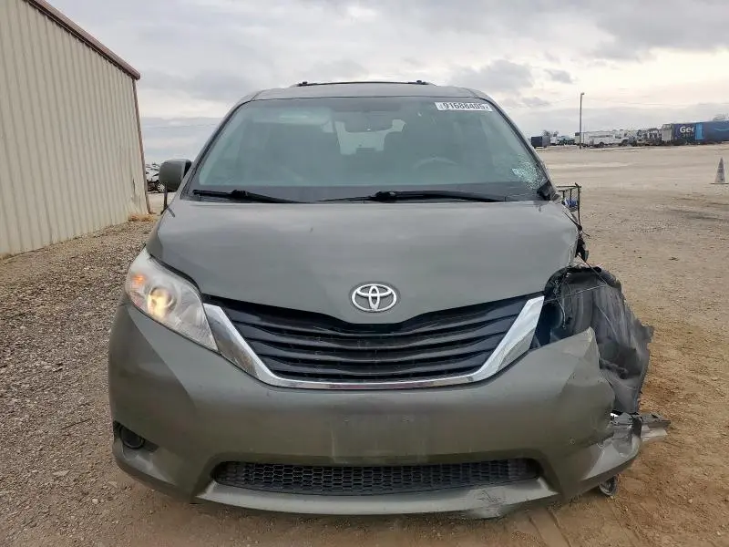 2012 TOYOTA SIENNA LE  