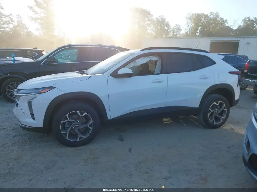 2025 CHEVROLET TRAX FWD LT