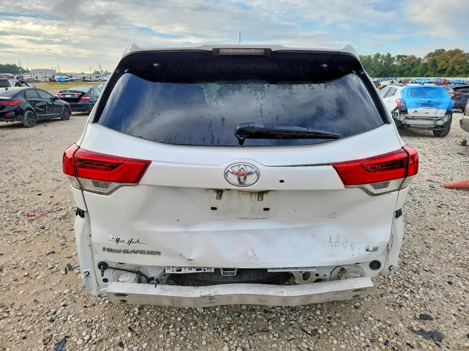 2018 TOYOTA HIGHLANDER LE PLUS  