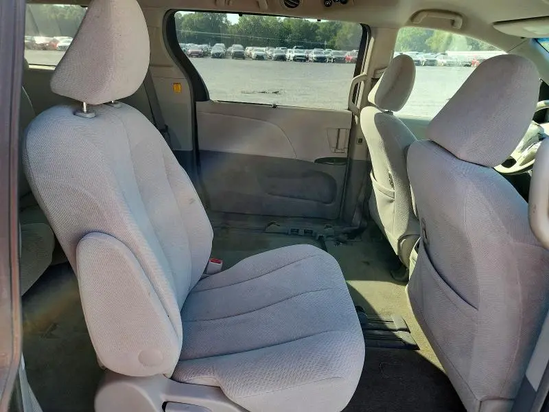 2011 TOYOTA SIENNA LE  