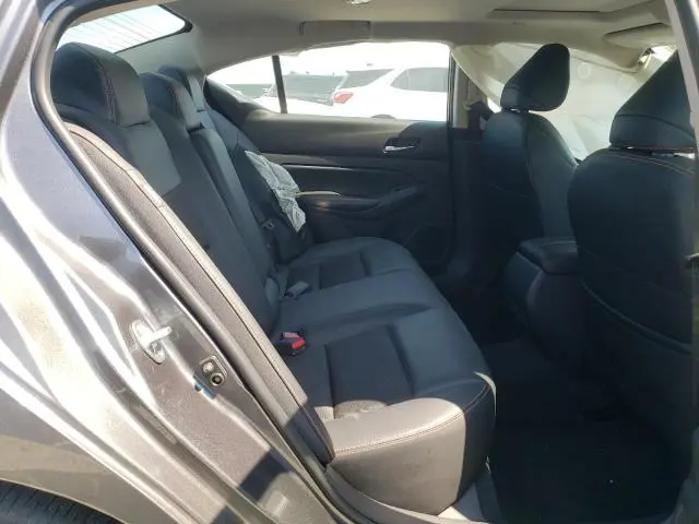 2022 NISSAN ALTIMA SR  