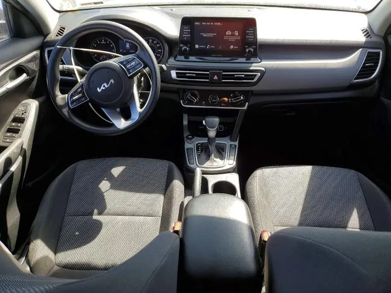 2022 KIA SELTOS LX  