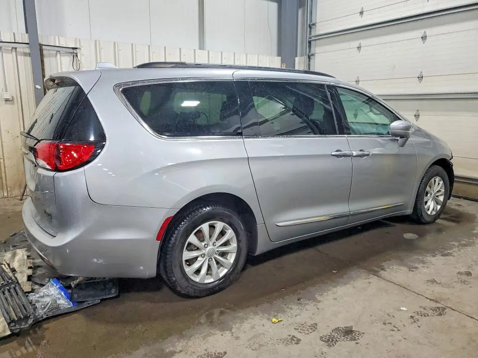2017 CHRYSLER PACIFICA TOURING L  