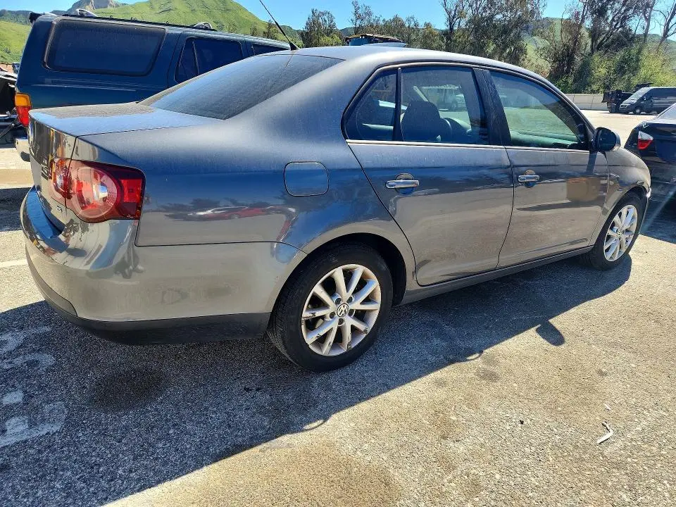 2010 VOLKSWAGEN JETTA LIMITED  