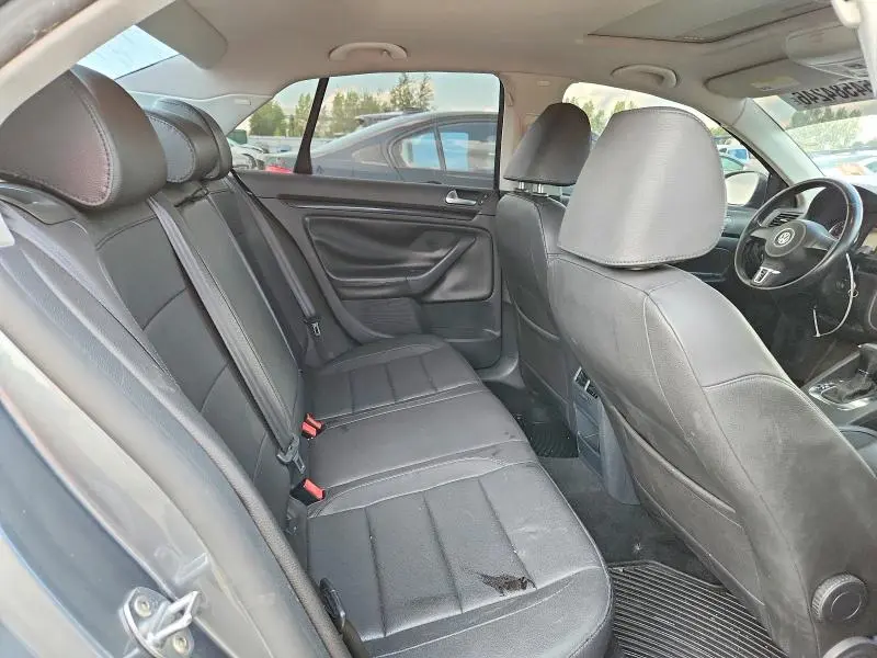 2010 VOLKSWAGEN JETTA SE  